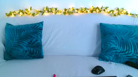 deliciaalove online show from March 4, 2025, 8:49 pm