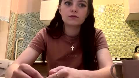 Kiki online show from April 1, 2026, 1:28 am