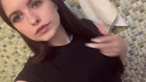 Kiki online show from April 8, 2026, 5:13 pm