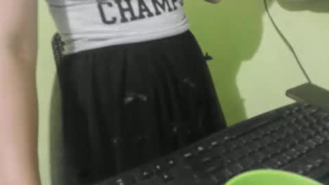 delicious_kitty4u online show from November 15, 2025, 4:14 pm