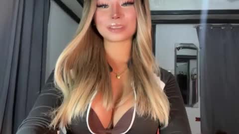 Hello your loving faye 3 online show from February 4, 2026, 7:58 am