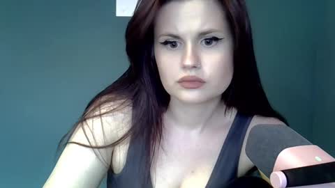 dellacrush_ online show from February 22, 2025, 4:09 pm