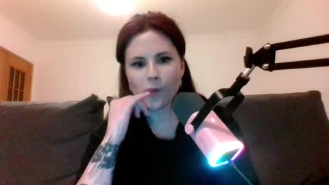 dellacrush_ online show from March 2, 2025, 7:12 pm