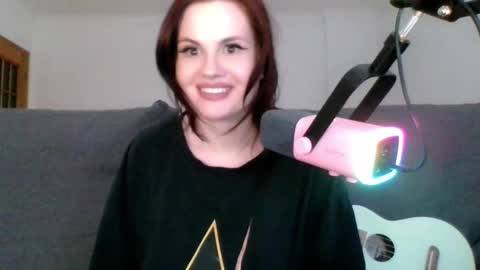 dellacrush_ online show from March 5, 2025, 8:42 pm