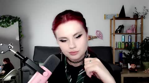 dellacrush_ online show from September 21, 2025, 6:42 pm