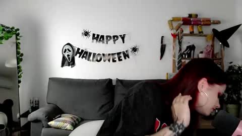 dellacrush_ online show from October 20, 2025, 4:40 pm