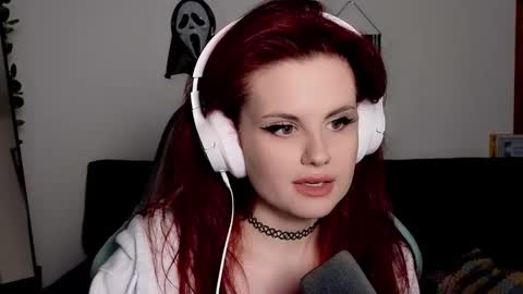 dellacrush_ online show from November 29, 2025, 3:26 pm