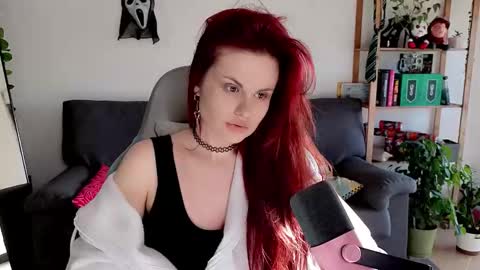 dellacrush_ online show from December 2, 2025, 9:14 am