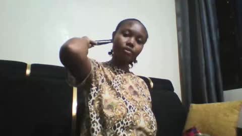 dellarine517299 online show from October 10, 2025, 4:28 pm