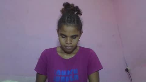 delphine online show from May 25, 2026, 5:35 am
