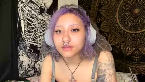 Snapshot of deluxxxeblu chatting on January 22, 2025, 4:55 am TankinBody online show from January 22, 2025, 4:55 am