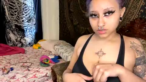 Snapshot of deluxxxeblu chatting on January 25, 2025, 6:24 pm TankinBody online show from January 25, 2025, 6:24 pm