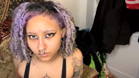 Snapshot of deluxxxeblu chatting on January 25, 2025, 10:18 pm TankinBody online show from January 25, 2025, 10:18 pm