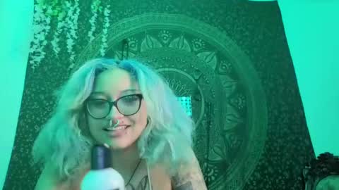 Snapshot of deluxxxeblu chatting on September 17, 2025, 5:20 am TankinBody online show from September 17, 2025, 5:20 am