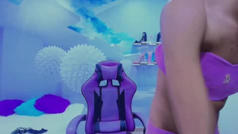 DEMI online show from November 19, 2025, 11:32 am