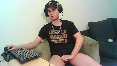 Snapshot of demoverzze chatting on January 17, 2025, 5:32 am Dominik online show from January 17, 2025, 5:32 am