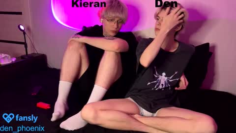 Snapshot of den_phoenix_ chatting on October 27, 2025, 8:35 pm Den Shorty online show from October 27, 2025, 8:35 pm