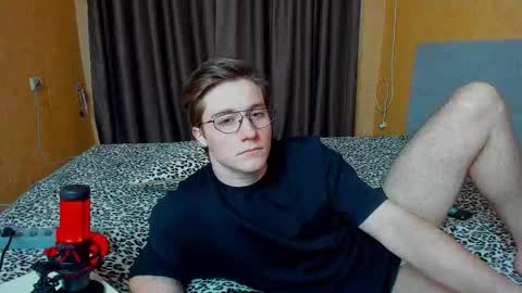 Snapshot of deni_boy99 chatting on February 8, 2026, 4:54 pm Deni online show from February 8, 2026, 4:54 pm