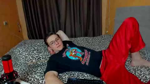 Snapshot of deni_boy99 chatting on February 11, 2026, 6:24 pm Deni online show from February 11, 2026, 6:24 pm