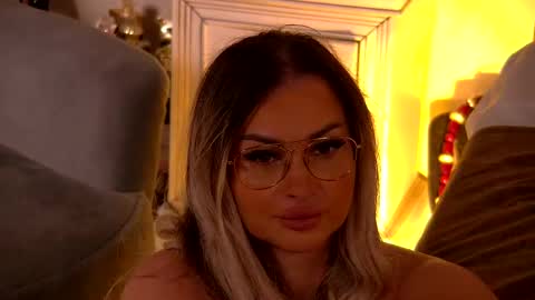 Snapshot of denisseperry chatting on May 26, 2026, 11:01 pm Ela online show from May 26, 2026, 11:01 pm