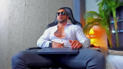 dennis_cox_ online show from February 19, 2025, 2:44 pm