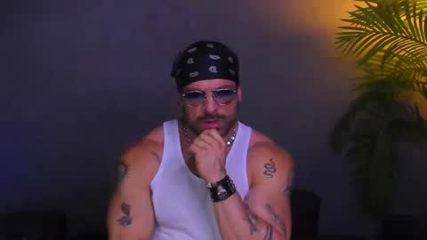 dennis_cox_ online show from November 23, 2025, 12:27 pm