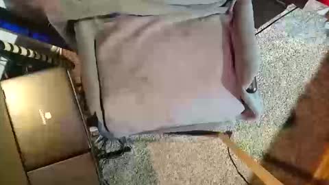 Snapshot of denverdljo chatting on October 17, 2025, 11:35 am Denverdljo online show from October 17, 2025, 11:35 am