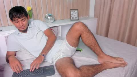 dereck_g online show from April 17, 2026, 4:48 am
