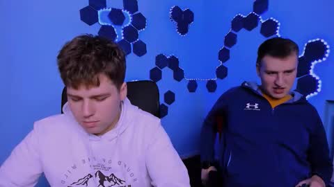 derek_hawk_ online show from December 17, 2025, 9:48 am