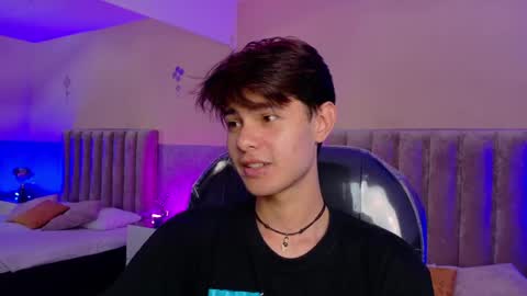 derek_sinn online show from May 7, 2026, 8:14 pm