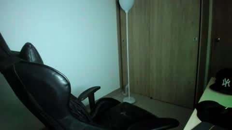 derekmuller11 online show from April 15, 2026, 1:45 am