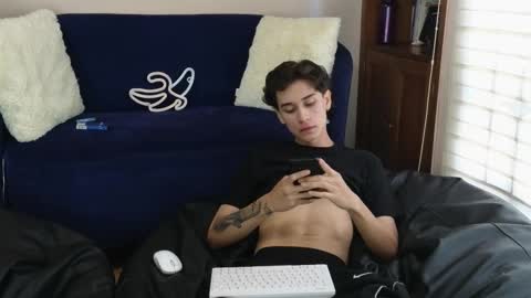 Derek online show from November 19, 2025, 8:42 pm