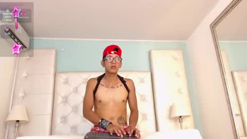 Snapshot of derekwildx chatting on March 12, 2025, 6:55 pm derekwildx online show from March 12, 2025, 6:55 pm