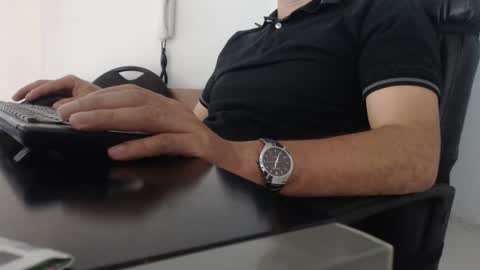 Snapshot of derrik_ chatting on December 9, 2024, 5:41 pm online show from December 9, 2024, 5:41 pm