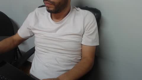 Snapshot of derrik_ chatting on March 2, 2025, 2:21 pm online show from March 2, 2025, 2:21 pm