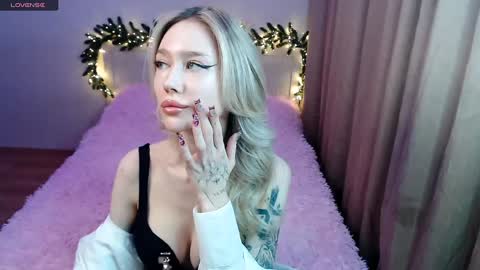 Snapshot of des_ch chatting on January 24, 2025, 6:25 pm Ari online show from January 24, 2025, 6:25 pm