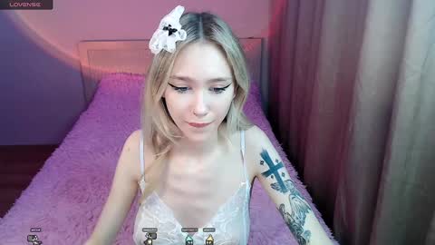 Snapshot of des_ch chatting on February 6, 2025, 7:18 pm Ari online show from February 6, 2025, 7:18 pm