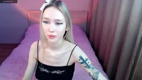 Snapshot of des_ch chatting on February 10, 2025, 7:28 pm Ari online show from February 10, 2025, 7:28 pm