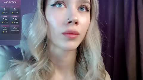 Snapshot of des_ch chatting on October 25, 2025, 5:19 pm Ari online show from October 25, 2025, 5:19 pm