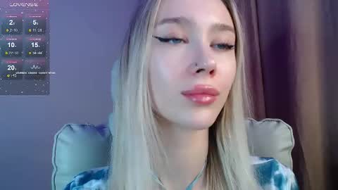 Snapshot of des_ch chatting on November 7, 2025, 5:13 pm Ari online show from November 7, 2025, 5:13 pm