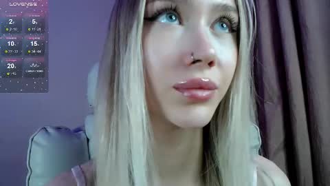 Snapshot of des_ch chatting on November 11, 2025, 5:24 pm Ari online show from November 11, 2025, 5:24 pm