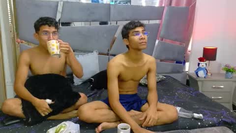 desire4duo online show from November 18, 2025, 1:26 pm