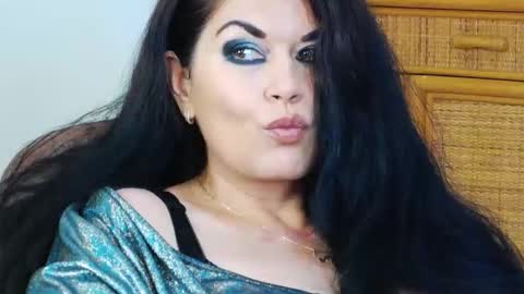 Snapshot of desirehellen chatting on September 14, 2025, 9:14 pm HellenMoon online show from September 14, 2025, 9:14 pm