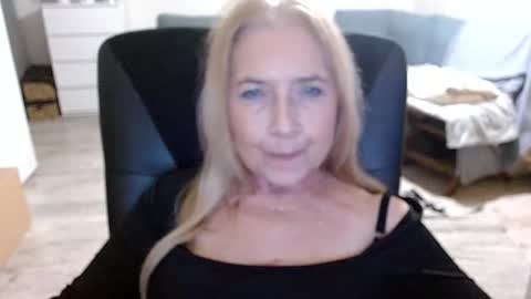 Snapshot of desiresofia chatting on December 6, 2024, 6:28 pm S O F I A online show from December 6, 2024, 6:28 pm