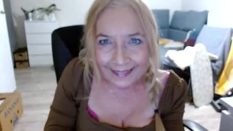 Snapshot of desiresofia chatting on December 16, 2024, 7:48 am S O F I A online show from December 16, 2024, 7:48 am