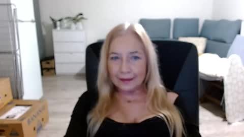 Snapshot of desiresofia chatting on December 17, 2024, 8:01 am S O F I A online show from December 17, 2024, 8:01 am