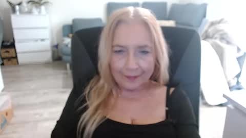 Snapshot of desiresofia chatting on December 21, 2024, 11:01 am S O F I A online show from December 21, 2024, 11:01 am