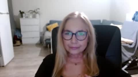 Snapshot of desiresofia chatting on January 6, 2025, 5:38 pm S O F I A online show from January 6, 2025, 5:38 pm