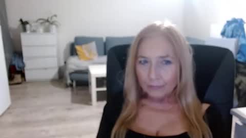 Snapshot of desiresofia chatting on January 7, 2025, 7:42 am S O F I A online show from January 7, 2025, 7:42 am