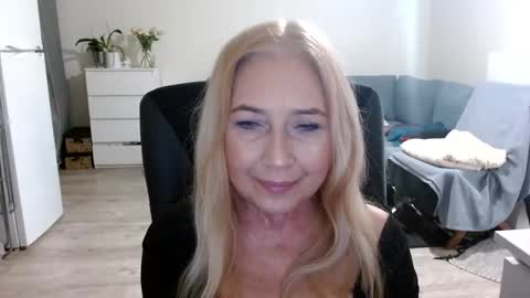 Snapshot of desiresofia chatting on January 19, 2025, 7:57 am S O F I A online show from January 19, 2025, 7:57 am